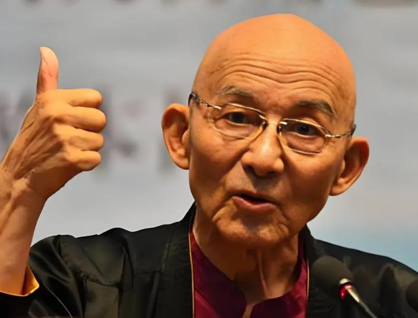 92岁高龄，年初险些离世，曾为拍戏卖房，如今现身依旧令人动容