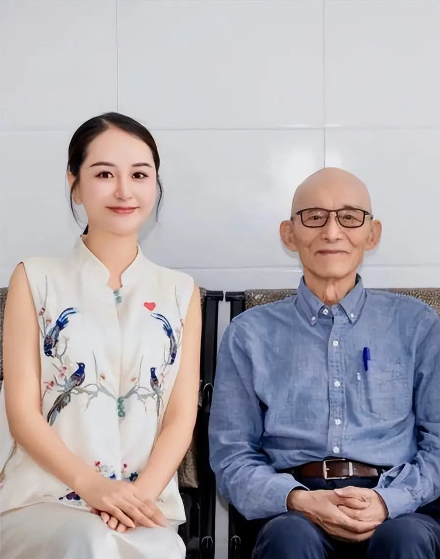 游本昌济公晚年生活_92岁游本昌回应入住养老院_游本昌孙女颜值遗传
