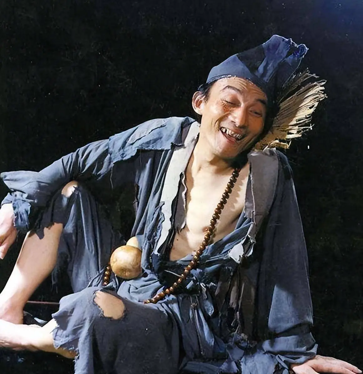 游本昌济公晚年生活_游本昌孙女颜值遗传_92岁游本昌回应入住养老院
