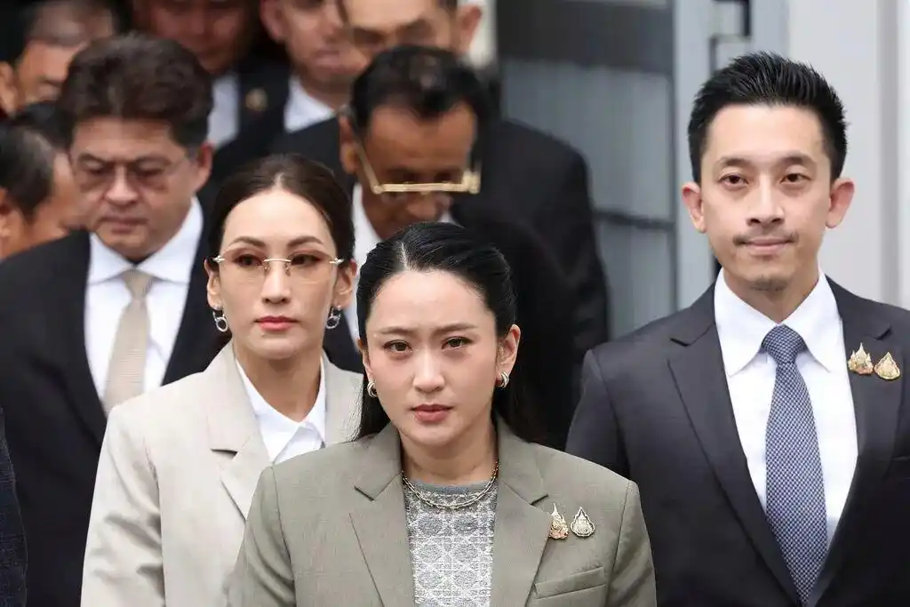 他信女儿佩通坦发声感谢国王减刑_他信须重新服刑1年_泰国最高法院判决他信重新服刑1年