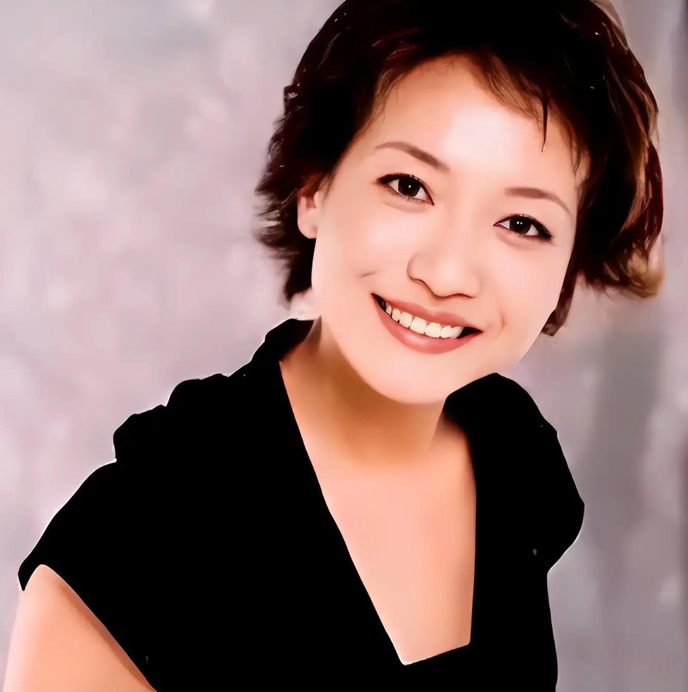 cctv晚间新闻档目女主持人姓名_贺红梅导播失误事件_央视主持人贺红梅