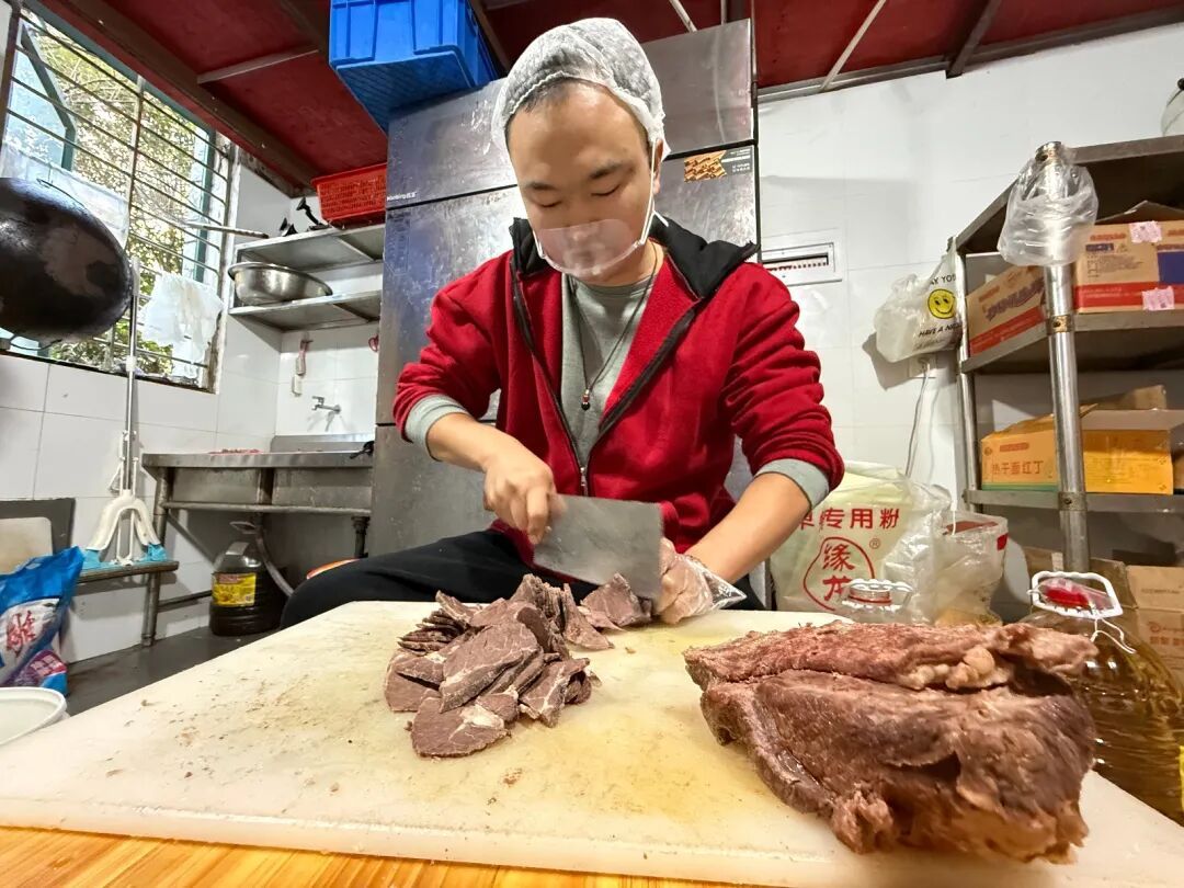 武汉一面馆爆火，有人跨省来吃面！“就是做了点微不足道的小事”