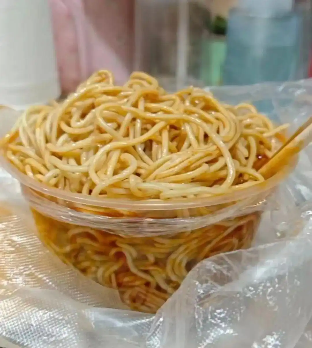 牛肉面馆一碗“管饱面”全网爆火_武汉小面馆免费续面 tradition_免费续面保证吃饱网红面店