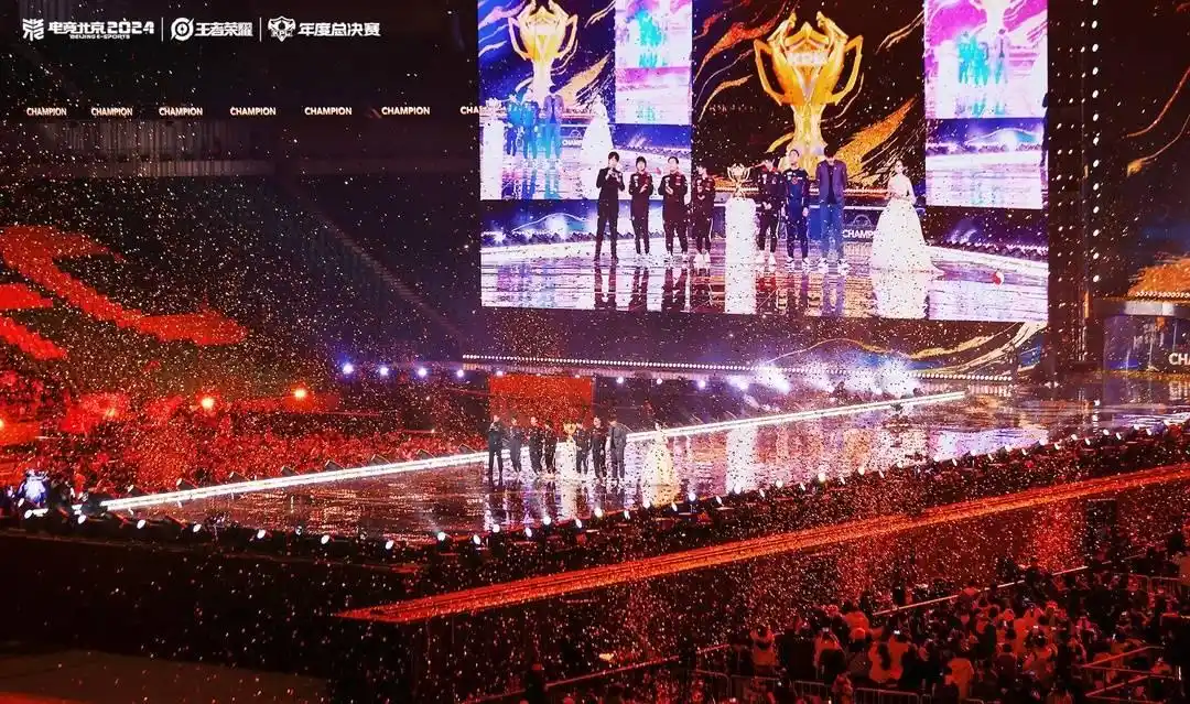 成都AG超玩会成为KPL首个年度总冠军 多项赛事纪录一夜刷新丨KPL封面观察