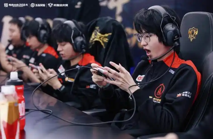 重庆狼队iQOO FMVP_成都ag超玩会夺kpl年度总冠军_成都AG超玩会KPL总决赛