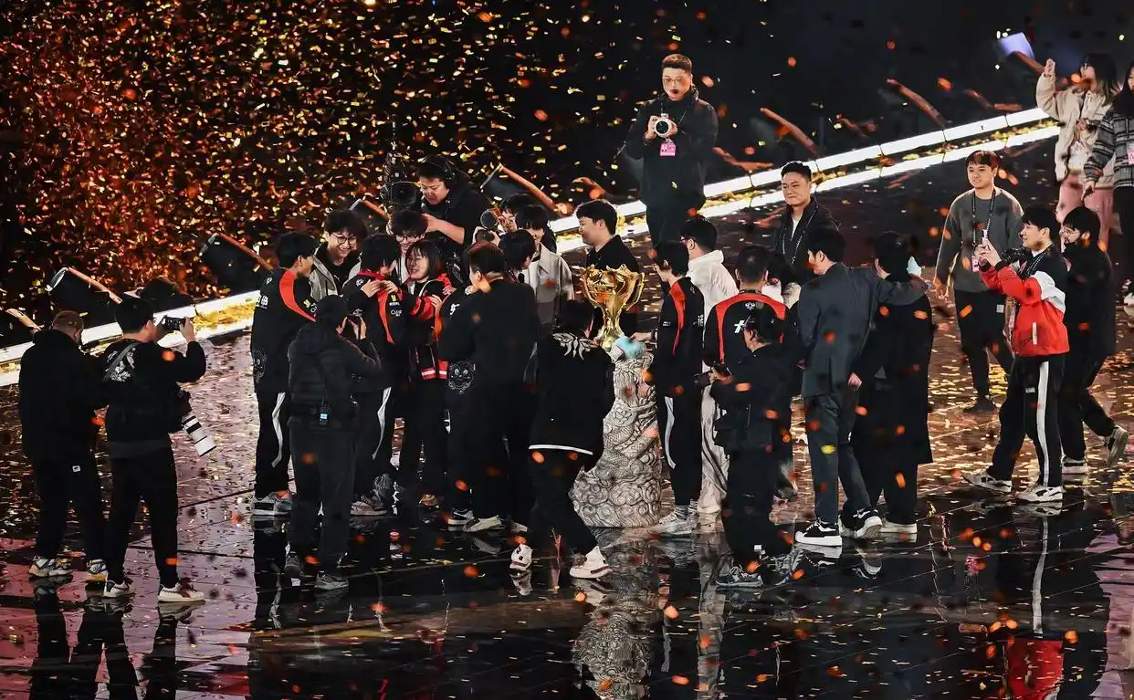 成都ag超玩会夺kpl年度总冠军_王者荣耀KPL年度总决赛_成都AG超玩会夺冠