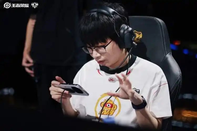 成都ag超玩会夺kpl年度总冠军_成都AG超玩会KPL夏季赛冠军_大帅MVP