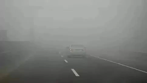 雾天安全驾驶常识_山东大雾预警信号_大雾预警升级为橙色!多地有特强浓雾