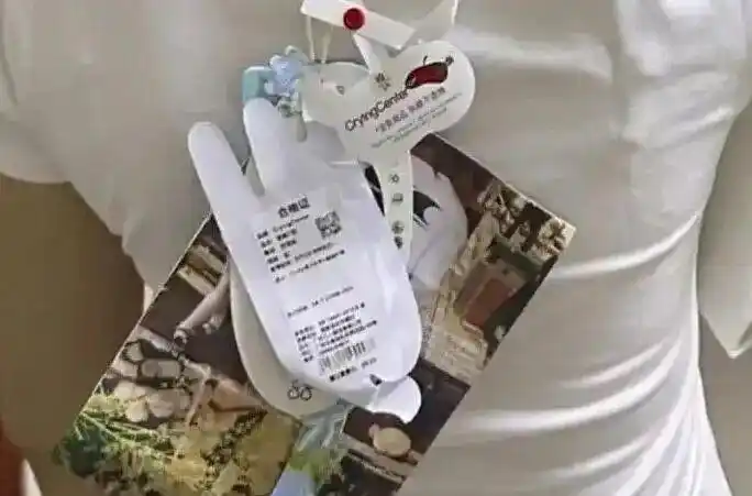 吊牌做得比脸还大！商家：为防“白嫖式退货”