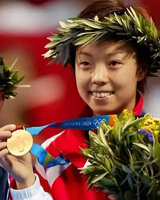 张怡宁：闪婚嫁给袁立前任，生下一儿一女，结婚14年被宠成宝