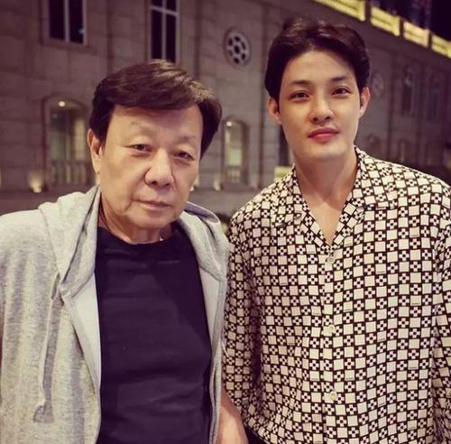 寇世勋父子合照_寇家瑞个人生活_寇家瑞父亲