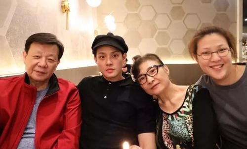 寇世勋父子合照_寇家瑞个人生活_寇家瑞父亲