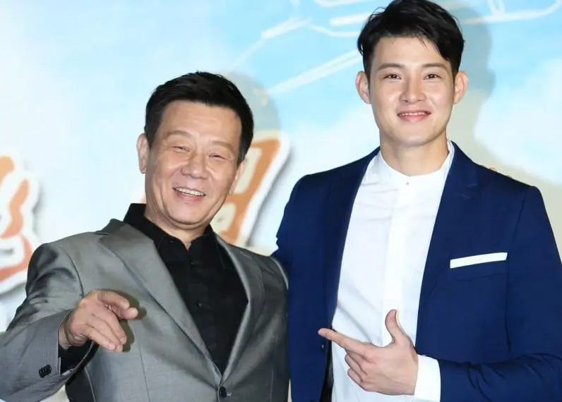 寇家瑞近况_寇世勋父子照片_寇家瑞父亲