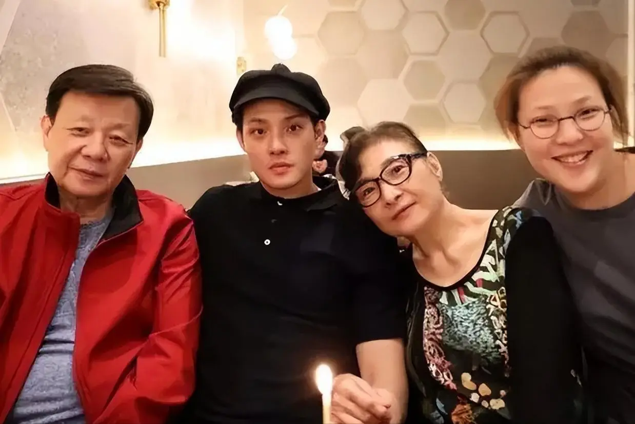 寇家瑞父亲背叛母亲婚姻故事_寇家瑞父亲_寇世勋双妻家庭对孩子心理影响