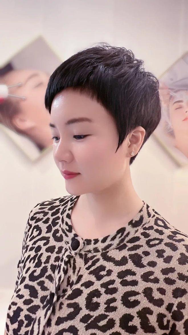 短发烫卷发型_短发烫发型图片_齐脖短发烫发教程