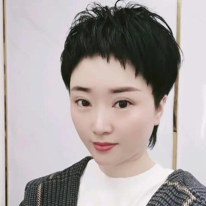 短发烫发型图片_短发烫卷发型_齐脖短发烫发教程