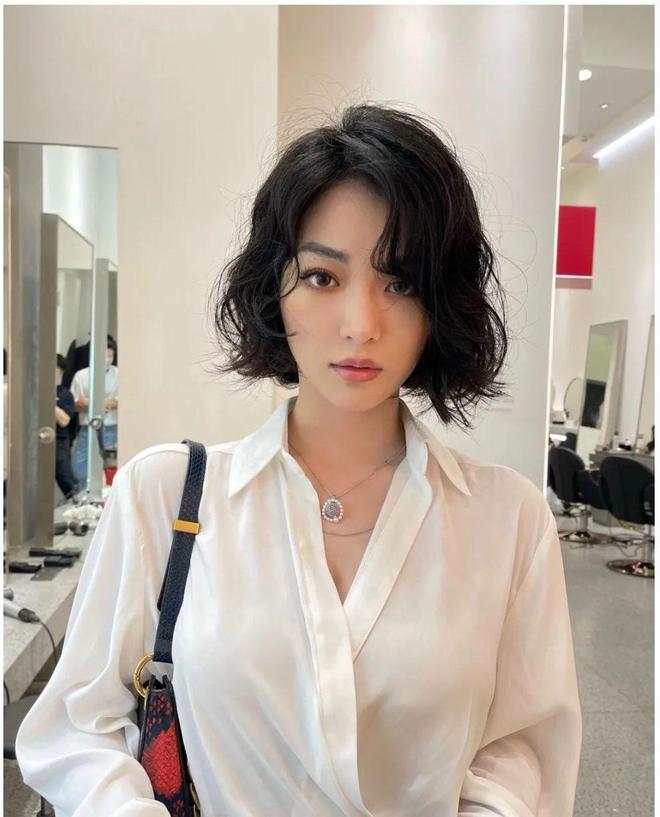 齐脖短发烫发教程_短发烫发型图片_短发烫卷发型