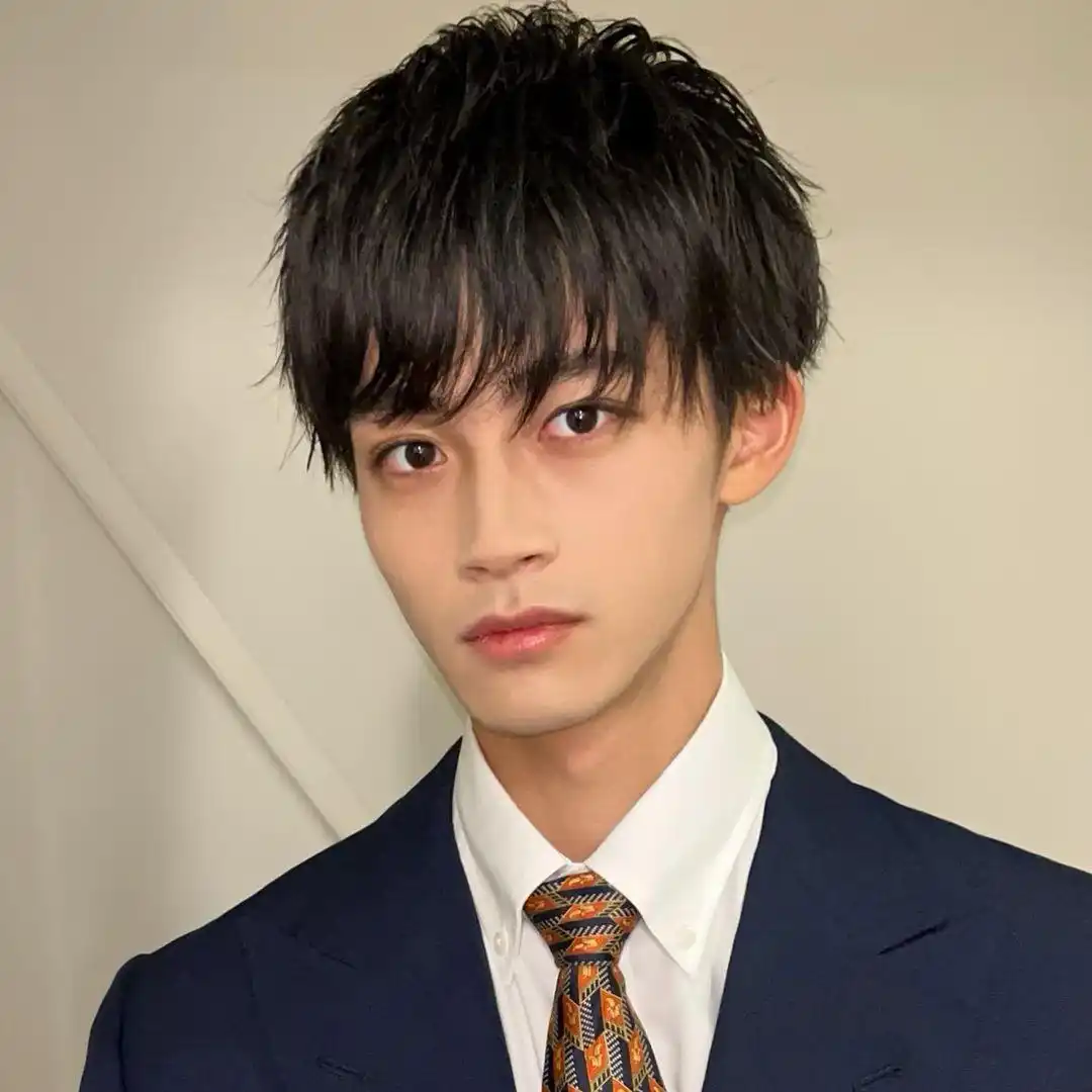 男士飞机头造型_男生发型名称图片_男士短寸头发型