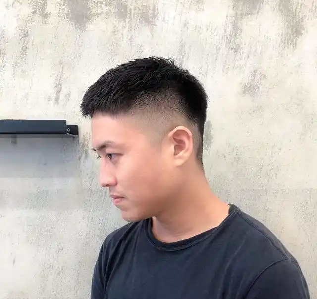 夏季男士清爽发型_男士短发型推荐_男生发型名称图片