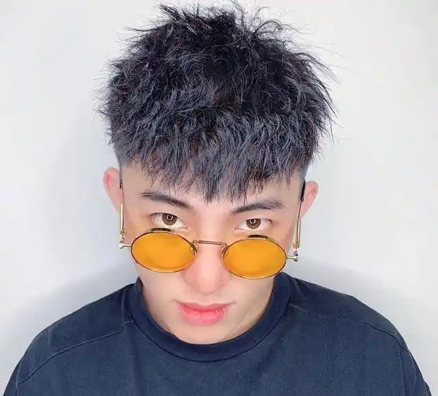 男士寸头发型_男士偏分刻痕发型_男生发型名称图片