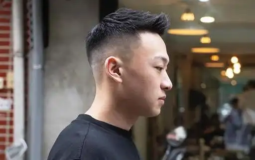 男士寸头发型_男士偏分刻痕发型_男生发型名称图片