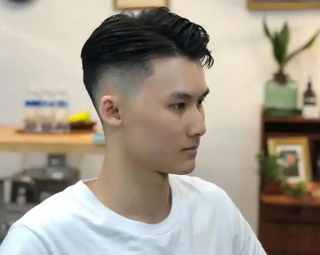 男生发型名称图片_男士寸头发型_男士偏分刻痕发型