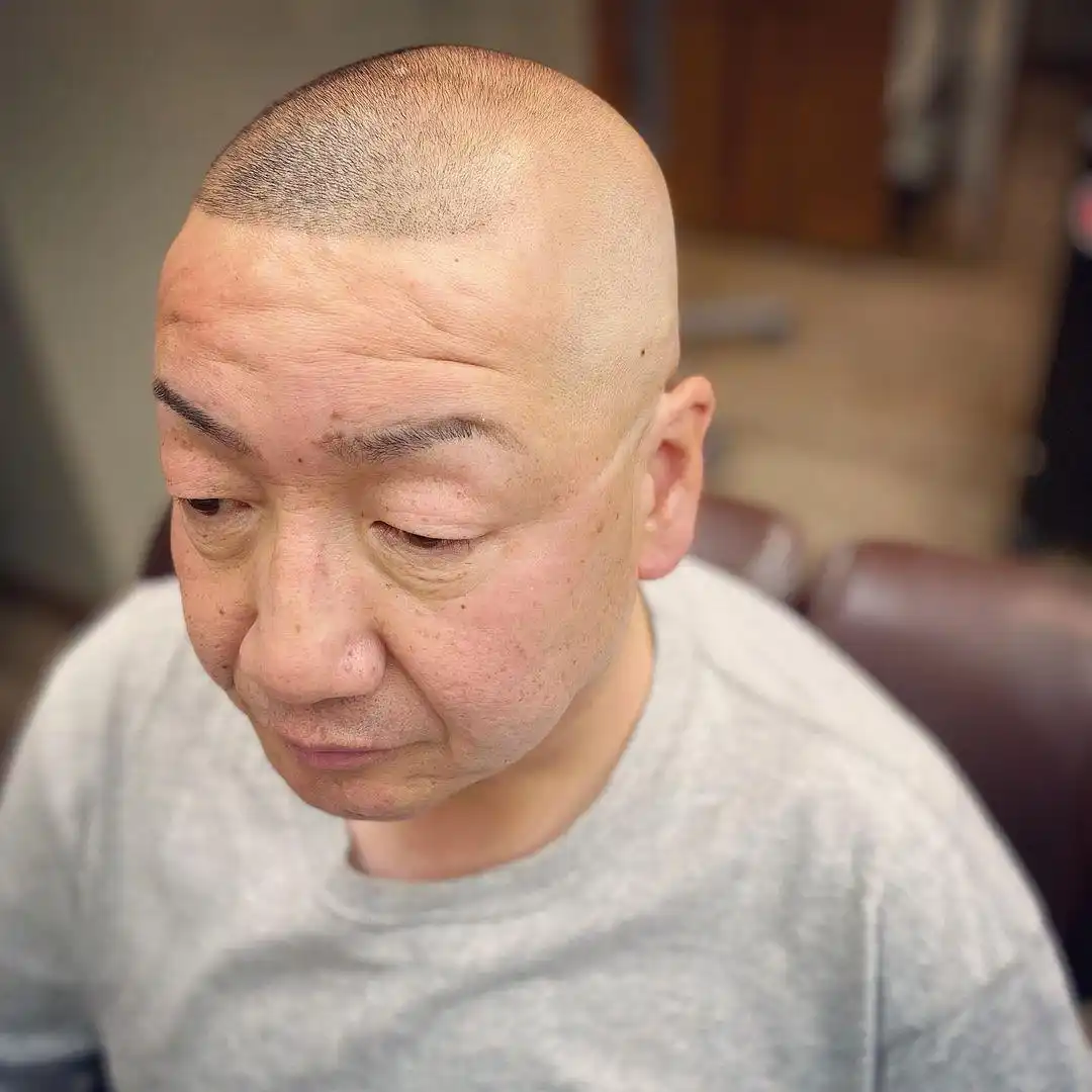 男士干净利落发型_男生发型名称图片_男士周边短发型
