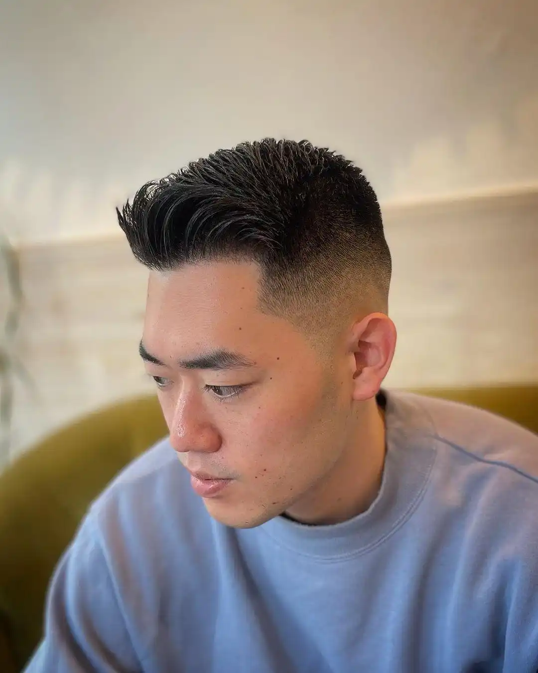 男士干净利落发型_男生发型名称图片_男士周边短发型