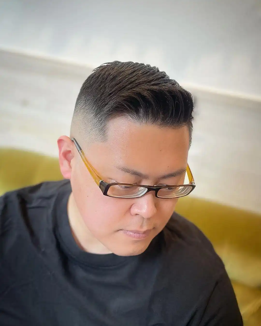 男士周边短发型_男士干净利落发型_男生发型名称图片
