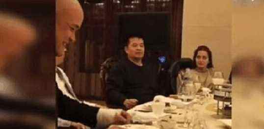 现在看看当年毕福剑的饭局，你能认出他来吗