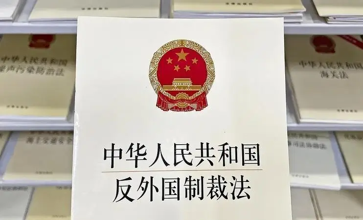 中方出手了，当代汉奸石平，被冻结财产禁止入境，汉奸下场大快人心