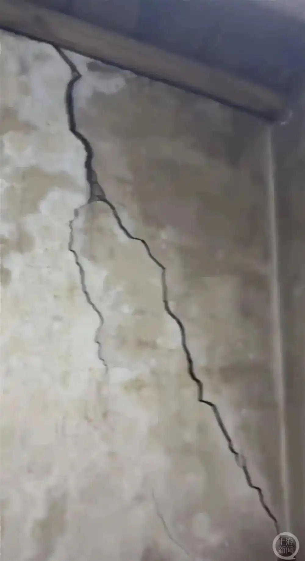 云南省镇雄县庙山村震动事件_四川5.4级地震 居民:地面巨响20多秒_庙山村地震原因调查