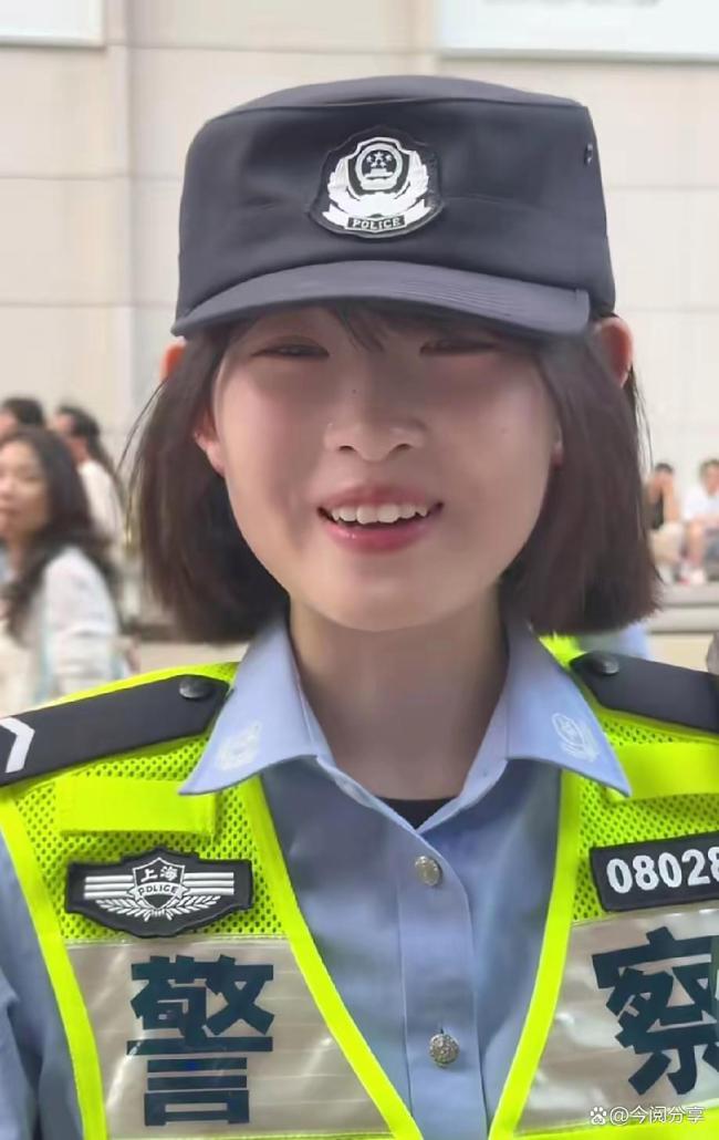 上海女学警“图图警官”火出圈