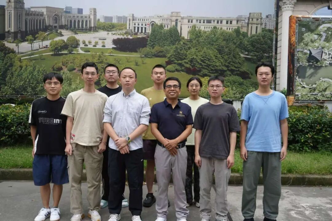 长缨架构芯片_二维超快闪存器件_全球首颗！中国研发全新架构闪存芯片