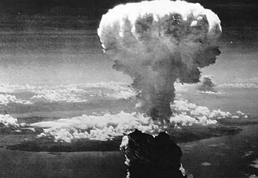 美国在二战期间向日本投下原子弹，历史瞬间改变世界格局