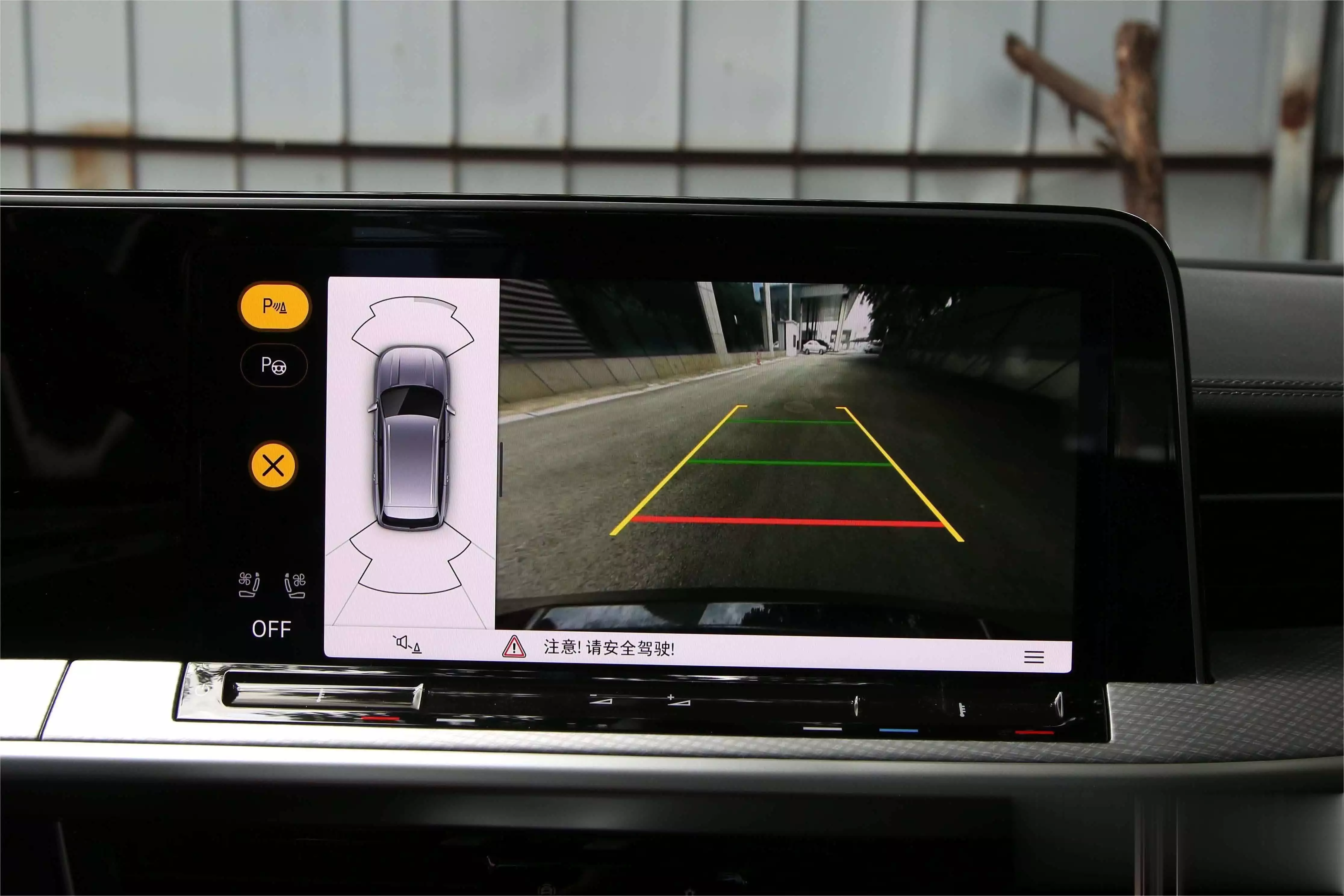 中大型SUV外观设计时尚动感_176 220_中大型SUV后排空间宽敞配置丰富