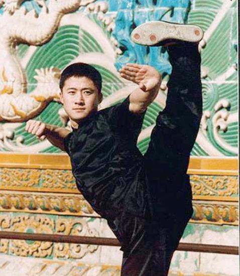 吴京战狼肌肉图片大全_吴京 武术世家背景_吴京 早年经历