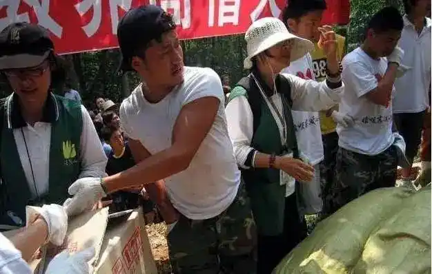 吴京成长经历_吴京战狼肌肉图片大全_吴京为戏拼命的狠