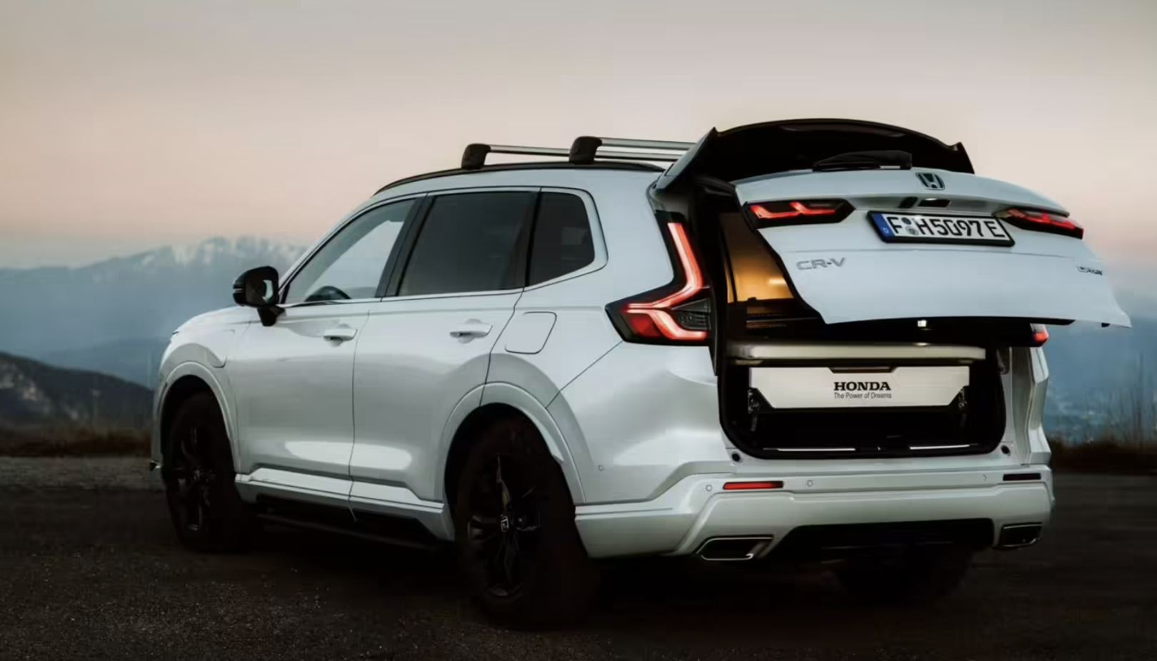 特朗普被严重警告_特朗普苹果iPhone美国生产_埃隆马斯克关税争议