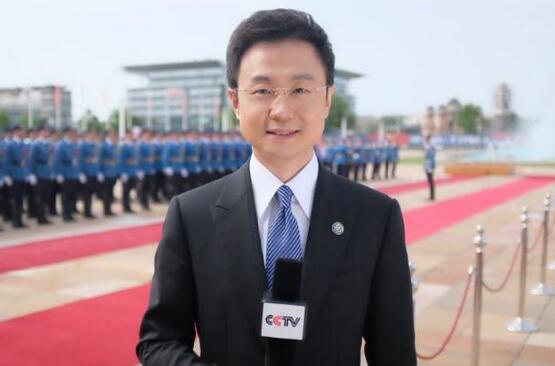 刚强自评《新闻联播》首秀：刚刚及格 手心儿冰凉