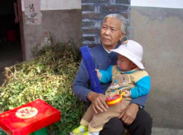 陆定一为什么不被重用_陆定一严慰冰子女团聚_陆家认亲故事