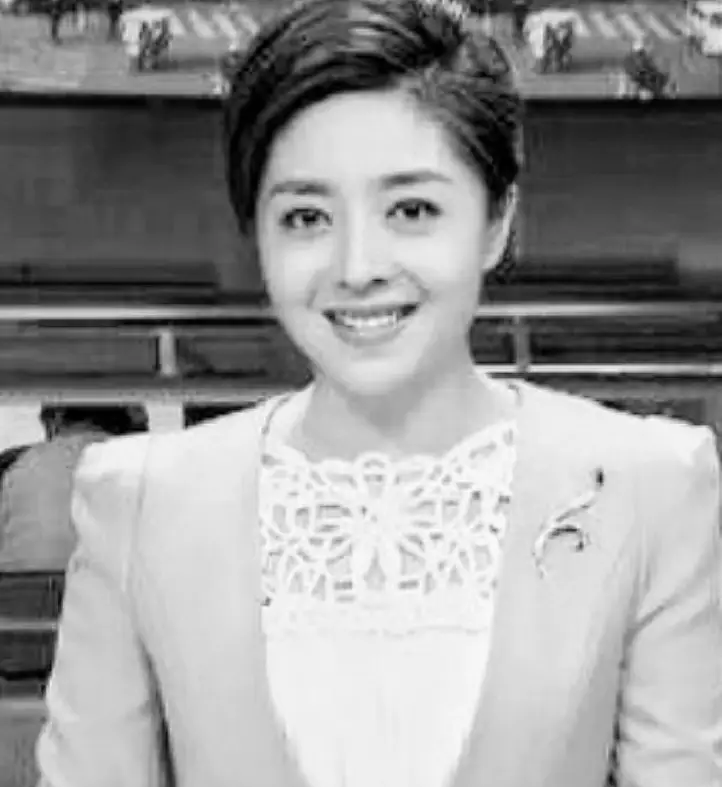 佟瑶 坠河溺亡 主持人_四川播音员佟瑶裸尸图