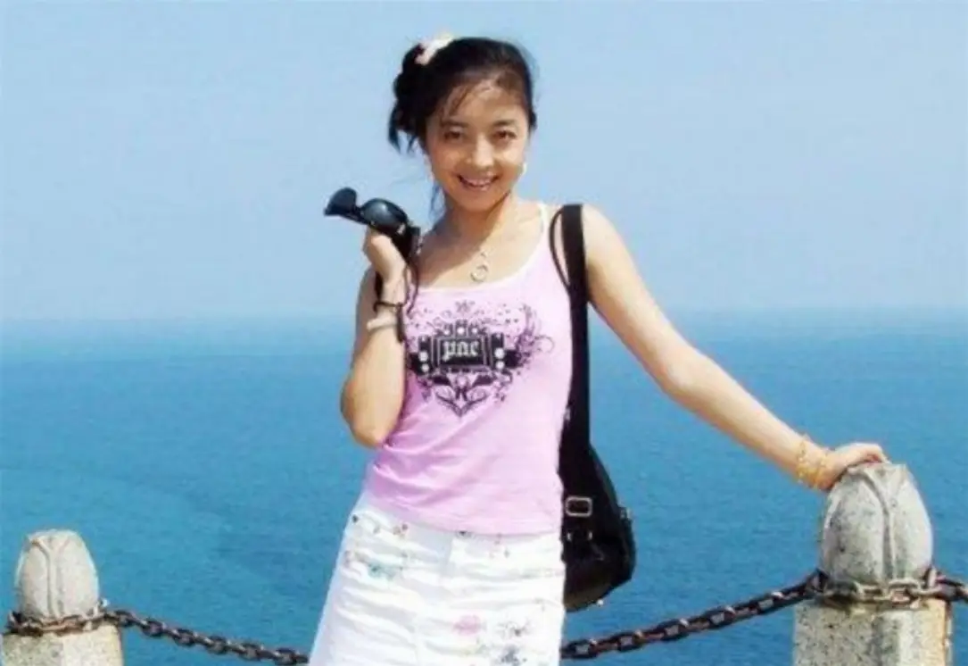 四川播音员佟瑶裸尸图_佟瑶 坠河溺亡 主持人