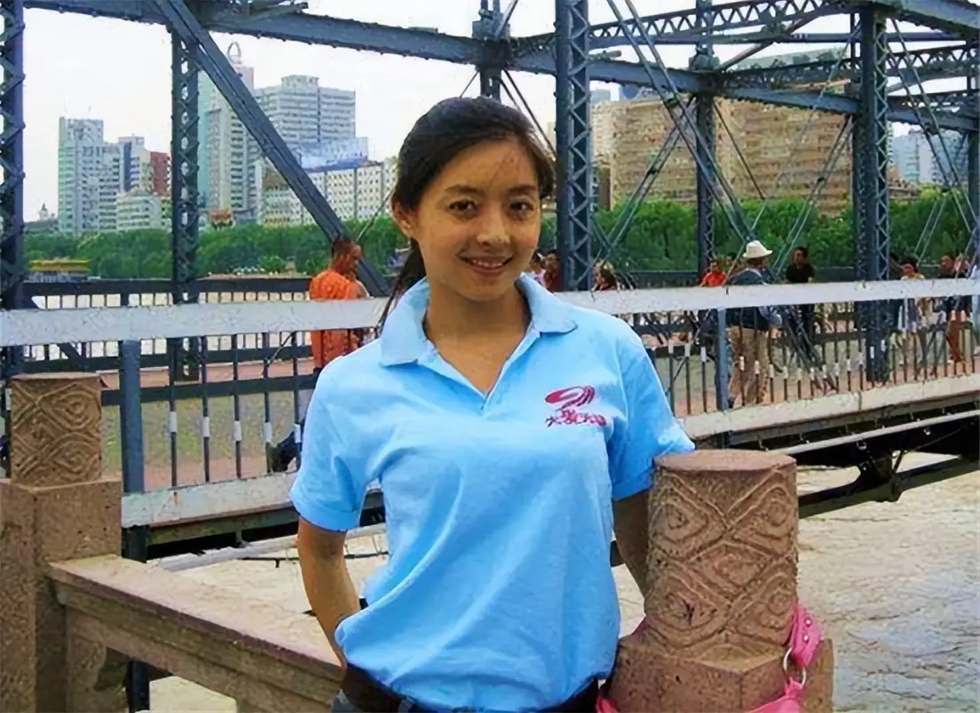 四川播音员佟瑶裸尸图_佟瑶 坠河溺亡 主持人