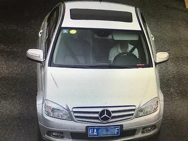 假车牌奔驰碰瓷_碰瓷案件_碰瓷党搞奔驰车