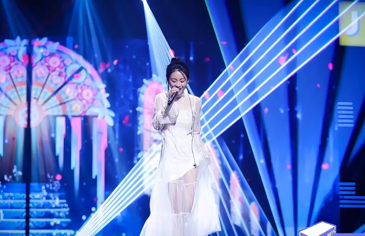 李嘉格车澈爱情故事_李嘉格车澈离婚_李嘉格中国好声音经历