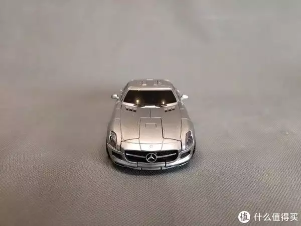 变形金刚玩具篇1_变形金刚3声波奔驰SLS-AMG造型争议_声波玩具人设颠覆经典评价