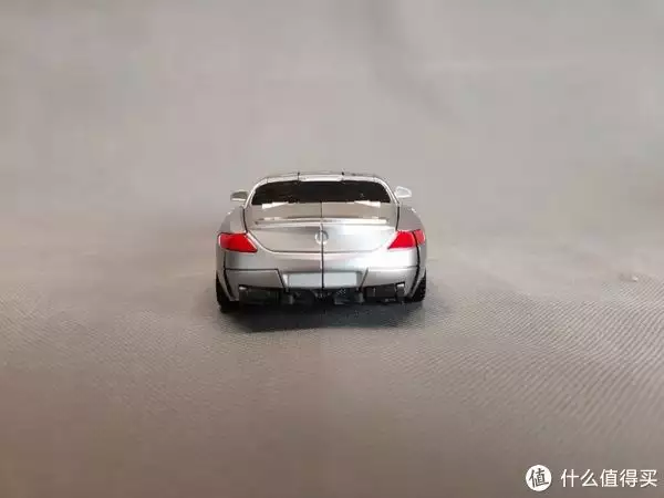 变形金刚玩具篇1_变形金刚3声波奔驰SLS-AMG造型争议_声波玩具人设颠覆经典评价