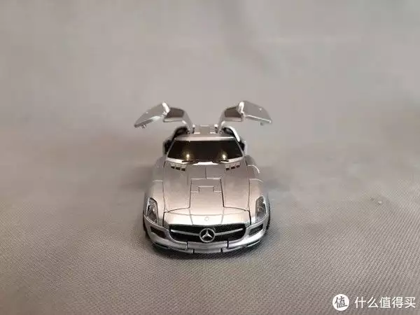 变形金刚玩具篇1_声波玩具人设颠覆经典评价_变形金刚3声波奔驰SLS-AMG造型争议