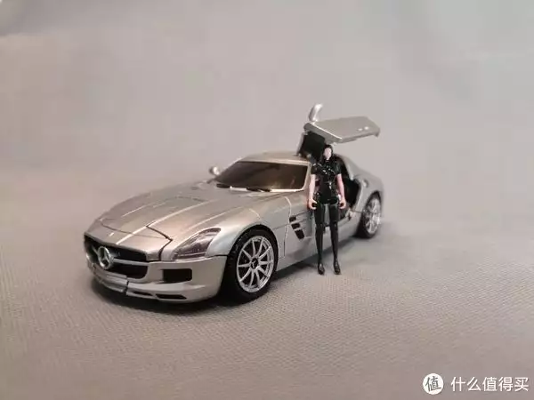 变形金刚3声波奔驰SLS-AMG造型争议_声波玩具人设颠覆经典评价_变形金刚玩具篇1